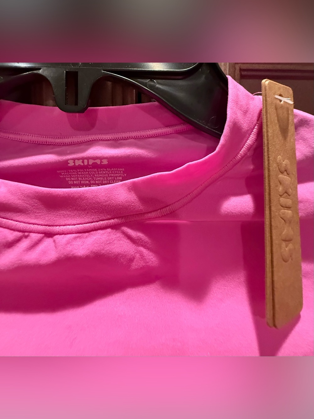 SKIMS NWT Medium Fits Everybody Longsleeve T-Shirt Neon Orchid - Picture 6 of 9